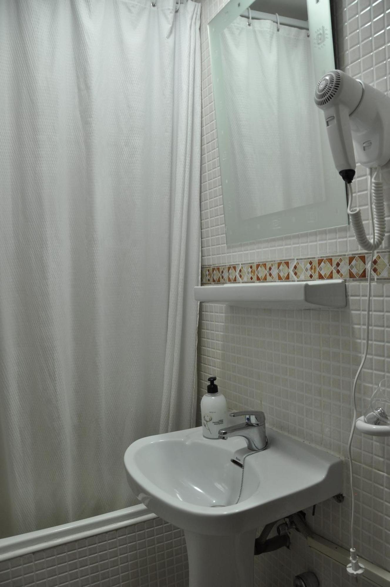 Hostal Ramon Y Cajal Valladolid Exterior photo