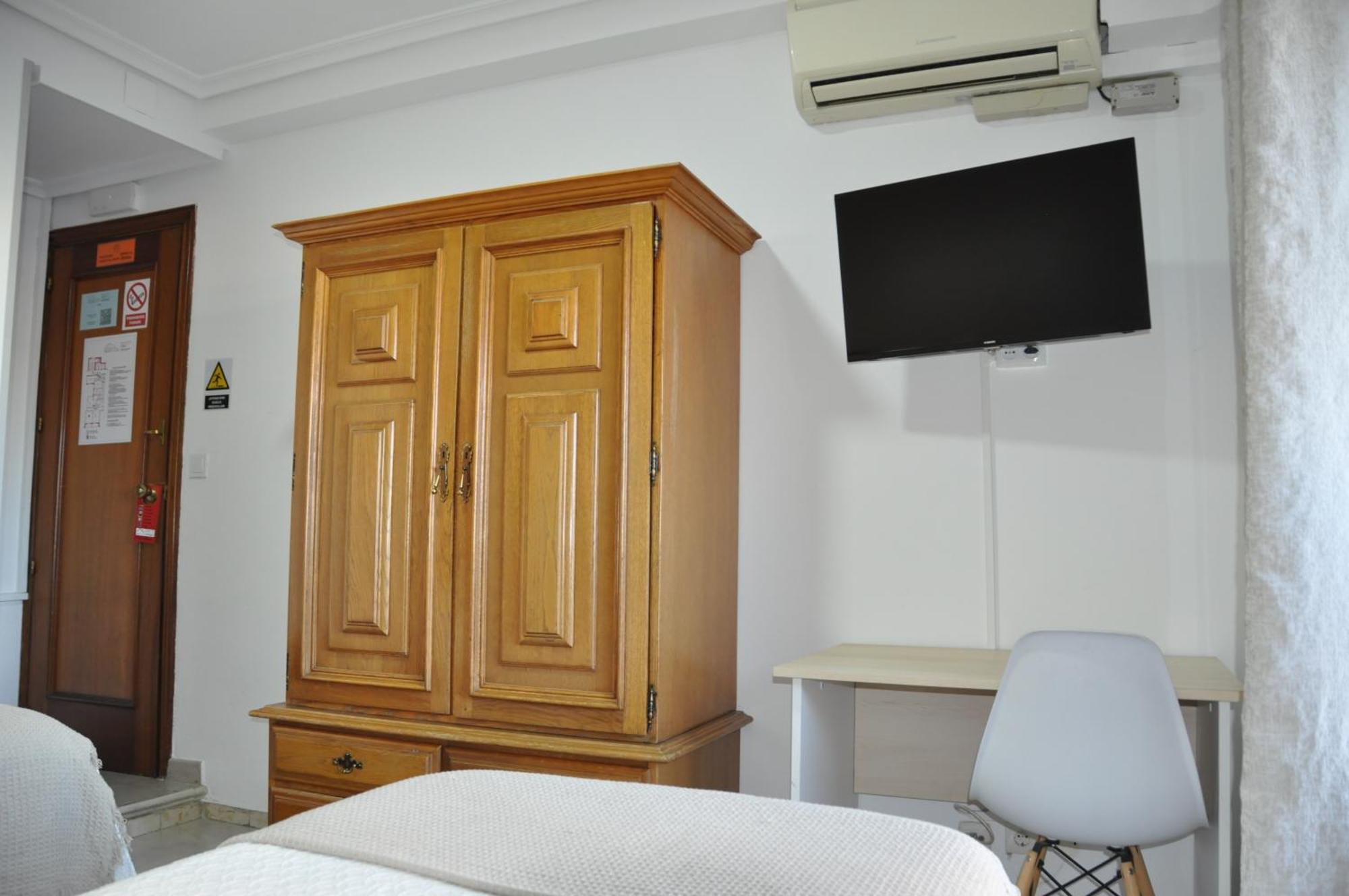Hostal Ramon Y Cajal Valladolid Exterior photo