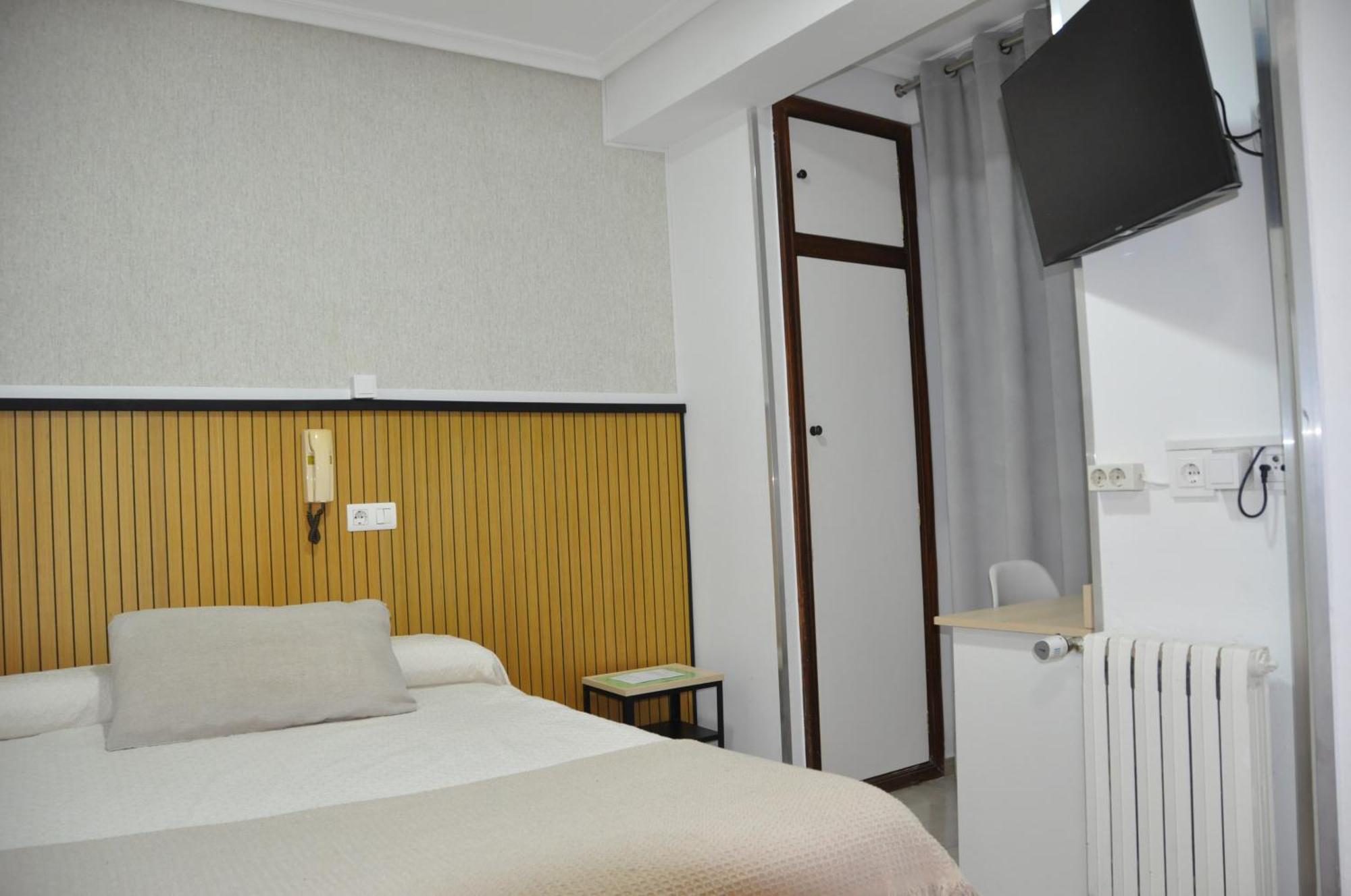 Hostal Ramon Y Cajal Valladolid Exterior photo