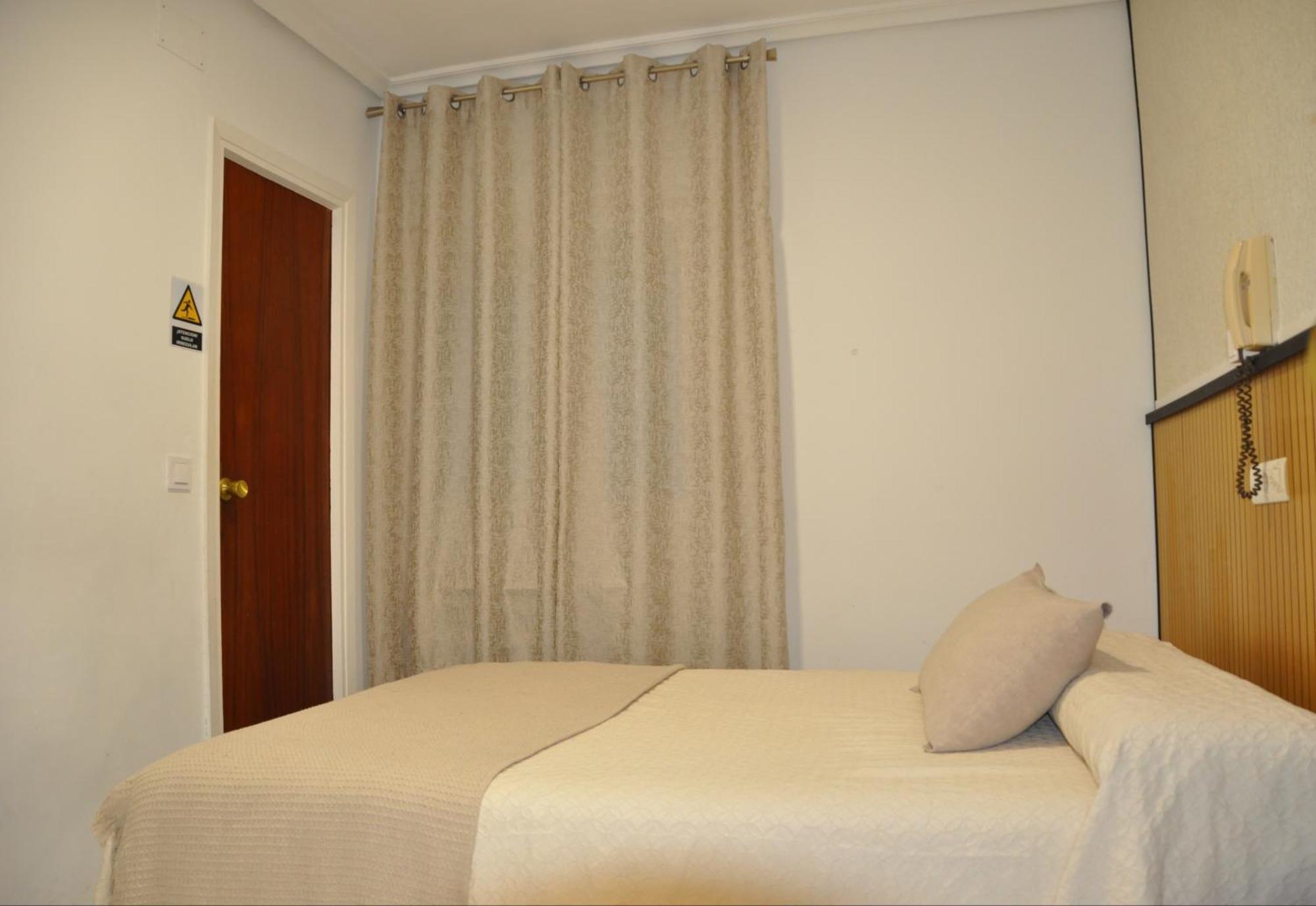 Hostal Ramon Y Cajal Valladolid Exterior photo
