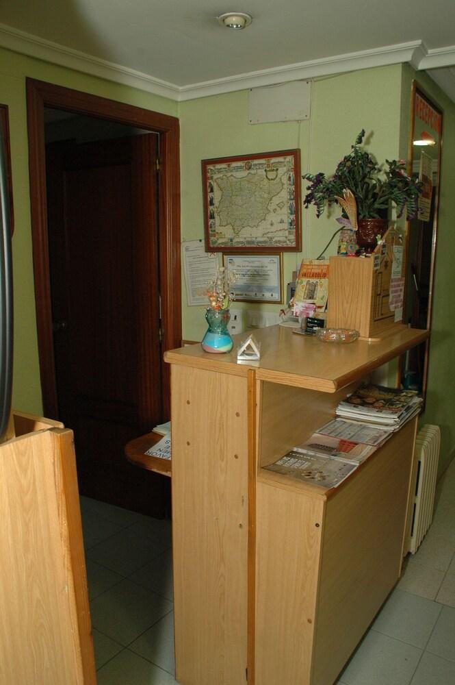 Hostal Ramon Y Cajal Valladolid Exterior photo